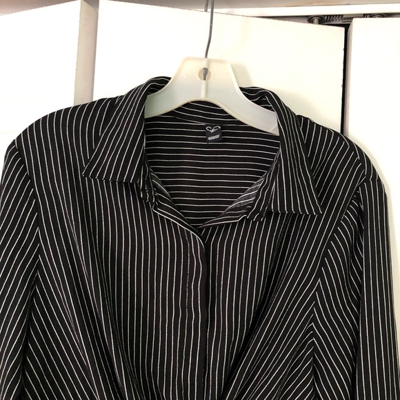 Windsor Black & White Pinstriped Blouse - Picture 4 of 10